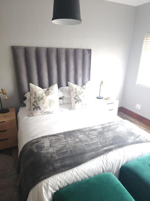 Cape Town, Sea Point, Beautiful 2 Bedroom @tucked Away * Cape Town