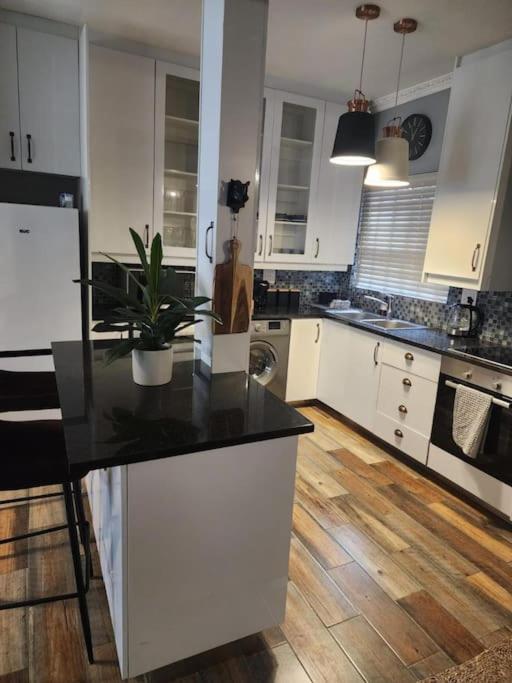Cape Town, Sea Point, Beautiful 2 Bedroom @tucked Away *