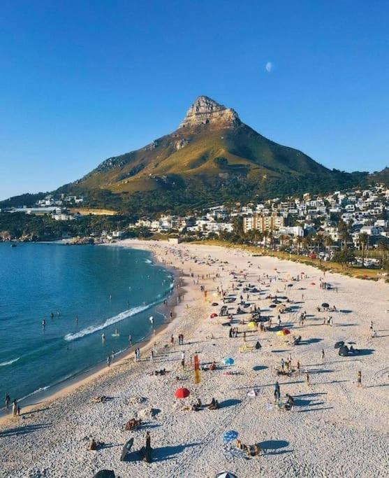 Cape Town, Sea Point, Beautiful 2 Bedroom @tucked Away Apartment *